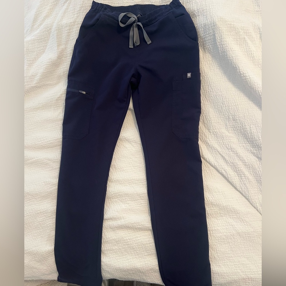 Figs navy scrub pants. Yola slim fit XXS